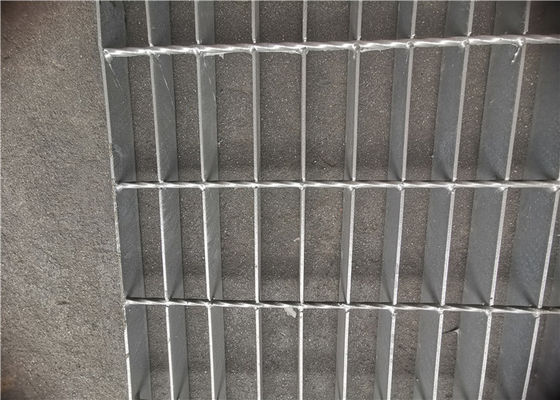 Pedestrian Catwalk Steel Grating Bergerigi Hot Dipped Galvanized Grating