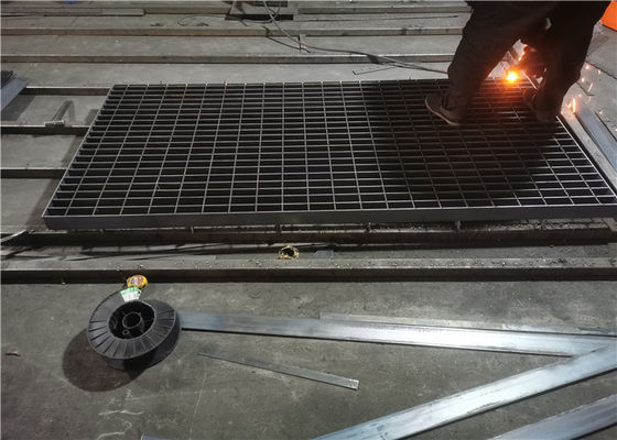 Pedestrian Catwalk Steel Grating Bergerigi Hot Dipped Galvanized Grating