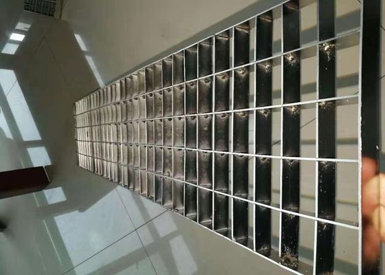 Stainless Steel 316 Galvanized Bar Grating Platform kisi logam yang tidak mudah terbakar