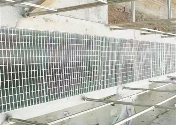 Hot Galvanized Heavy Duty Bar Grating Q235 Steel Trench Grates Untuk Jalan Masuk