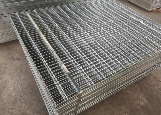 Baja Karbon Q235 Catwalk Steel Grating 75x10mm Anti Korosi