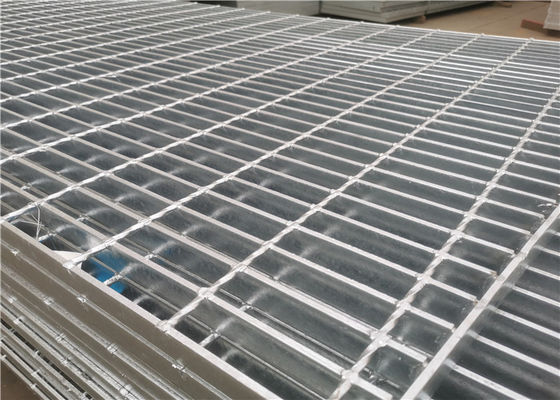 Platform Tapak Tangga Bergerigi Steel Grating Hot Dipped Galvanized 3X30