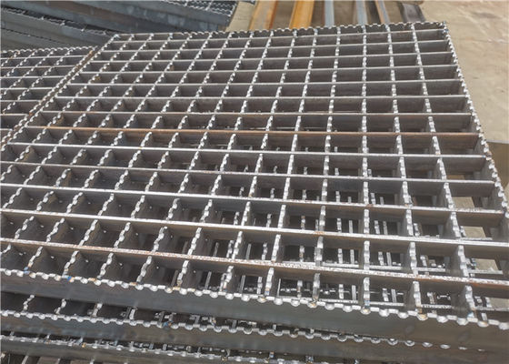 Platform Tapak Tangga Bergerigi Steel Grating Hot Dipped Galvanized 3X30