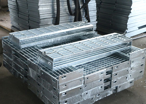 Tapak Tangga Kisi Bar Bergerigi 40x5mm Untuk Teknik Kota