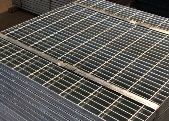 Q235 Bergerigi Hot Dip Galvanized Steel Grating Platform 65x5mm
