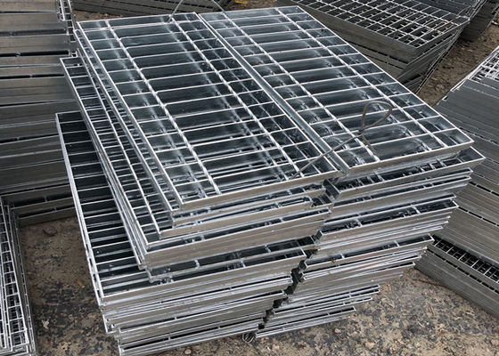 Q235 Bergerigi Hot Dip Galvanized Steel Grating Platform 65x5mm