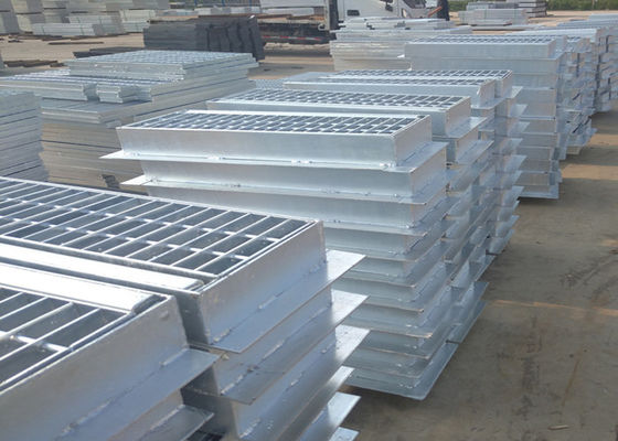 Anti Karat Anti Slip Steel Grating 100mm Gaya Bergerigi Hot Dip Galvanis