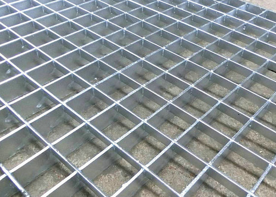 Anti Skid Q345 Welded Steel Grating 1250mm Lebar Hot Dip Galvanis