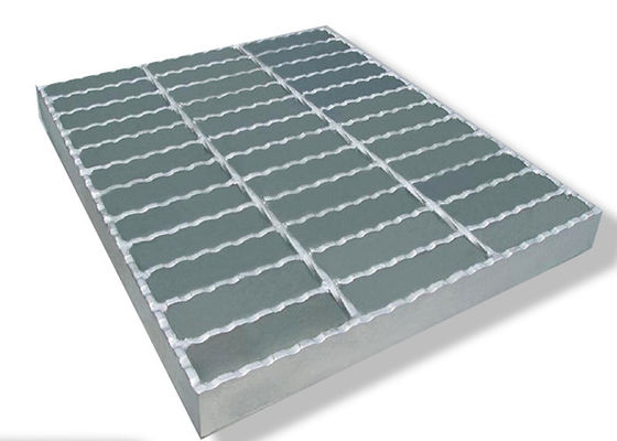 ISO9001 Karat Bukti Catwalk Steel Grating 8 * 8mm Metal Grate Untuk Jalan Masuk