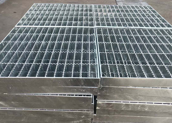 2m Lebar Anti Slip Q235 Heavy Duty Steel Grating Tooth Berbentuk