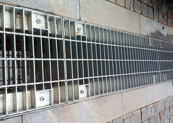 Plat Kisi Baja Catwalk Galvanis Stainless Steel 304 Warna Sliver