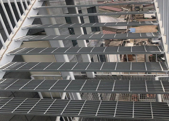 Tempat Kerja Sawtooth Catwalk Steel Grating Non Slip Q235 Carbon Steel