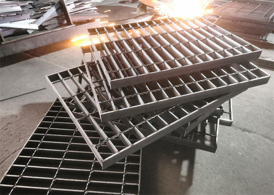 Lokakarya Platform Steel Grating Plate 8mm Tebal Skid Proof Electro Galvanizing