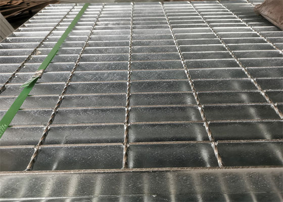 4mm Tebal Pelat Kisi Baja Luar Ruangan Hot Dip Galvanized High Zinc Coating