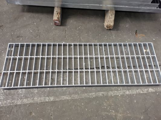 50*5mm Anti Korosif Metal Grating Platform Struktur Cahaya Tebal 4mm