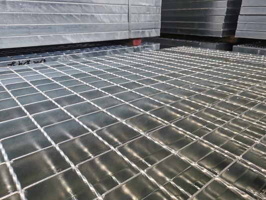 SGS Industri Baja Karbon Bergerigi Bar Grating Hot Dip Galvanis