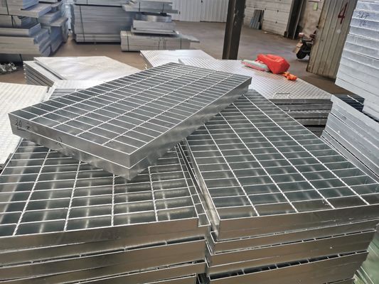 Square Port Non Skid Steel Grate Stair Tapak 40mm Untuk Teknik Sanitasi