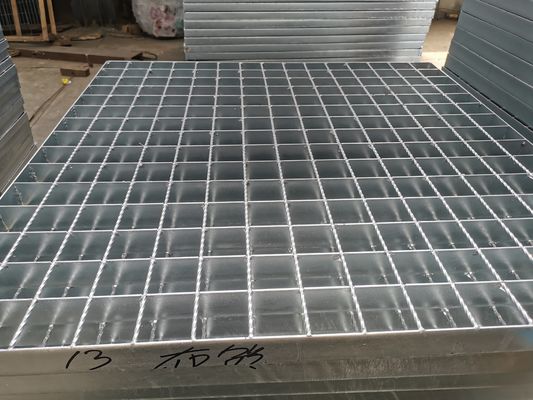Square Port Non Skid Steel Grate Stair Tapak 40mm Untuk Teknik Sanitasi