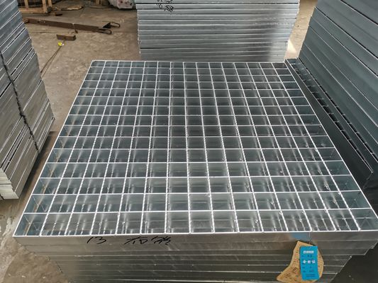 Pelat Kisi Baja Galvanis 32x3mm Swage Terkunci Untuk Jalan Masuk Jalan