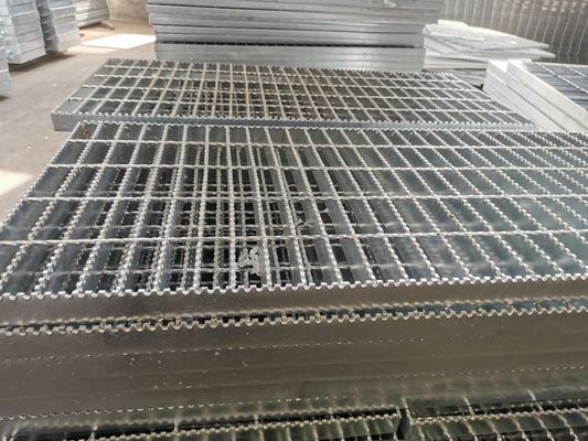 Tipe Datar 76mm Galvanized Steel Grid Pembuangan Panas Tangga Kisi Standar NAAMMMM