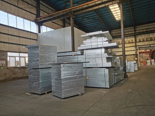 Tangga Permeabel Air Tapak Kisi Baja