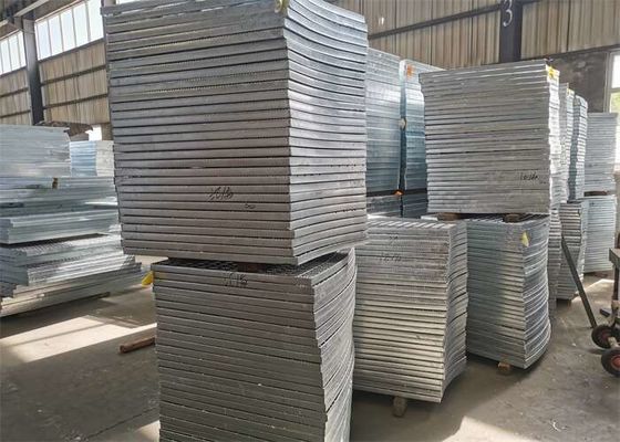 Q235A Hot Dip Galvanized Steel Grating Untuk Instalasi Pengolahan Limbah
