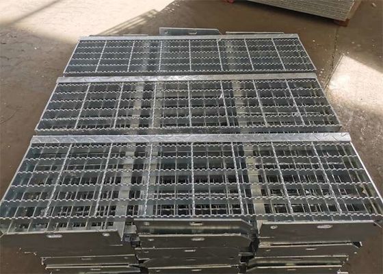 Tangga Platform Industri Tapak Kisi Baja Tebal 5mm Untuk Jembatan Kereta Api