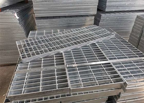 Hot Dip Galvanized Stair Tapak Steel Grating 60mm Gaya Bergerigi