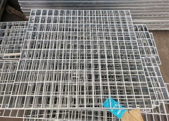 Bergigi Non Skid 32 * 3mm Tapak Tangga Steel Grating Hot Dip Galvanis