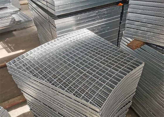 Bergigi Non Skid 32 * 3mm Tapak Tangga Steel Grating Hot Dip Galvanis