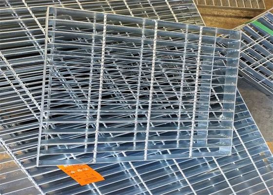 Tiriskan Kota Q345 Steel Driveway Grating Grating Tipe Bergerigi