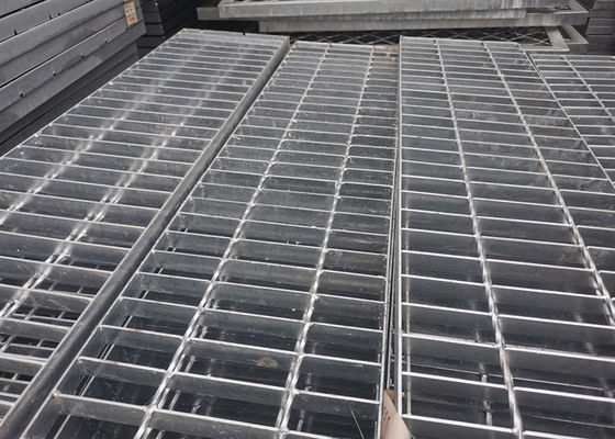 30 * 100mm Welded Bar Grating Walkway Q235 Galvanized Steel Grating