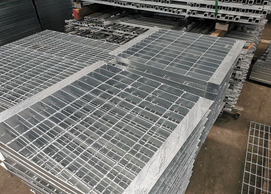 Kisi Baja Platform Kekuatan Tinggi 100mm Skid Proof Galvanized Walkway Mesh