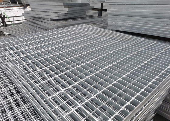 Port Bongkar Kisi Baja Platform Tebal Hot Dip Galvanized SGS Disetujui