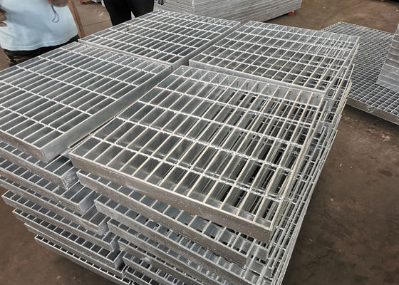 Port Bongkar Kisi Baja Platform Tebal Hot Dip Galvanized SGS Disetujui