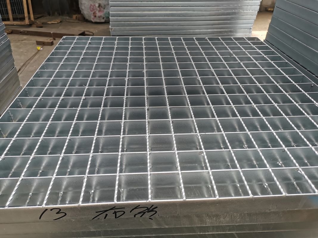 Square Port Non Skid Steel Grate Stair Tapak 40mm Untuk Teknik Sanitasi