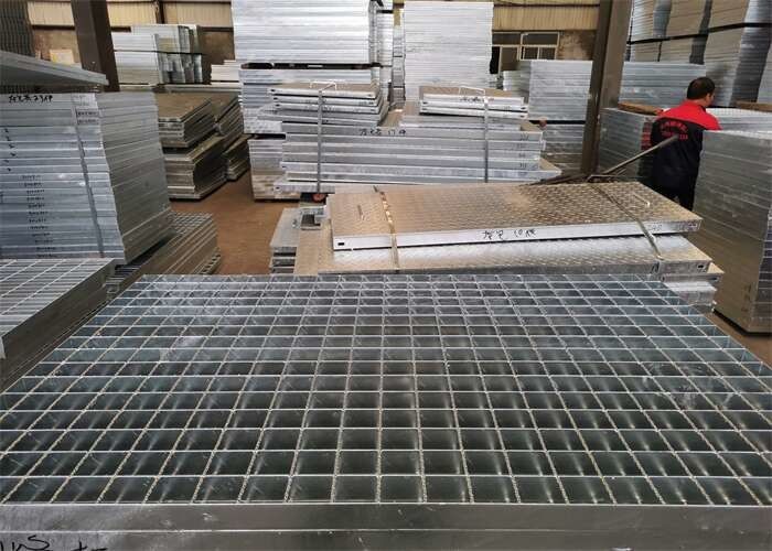 Grates Drainase Jalan Tugas Berat 6mm Tebal 25x3mm Tipe Bergerigi