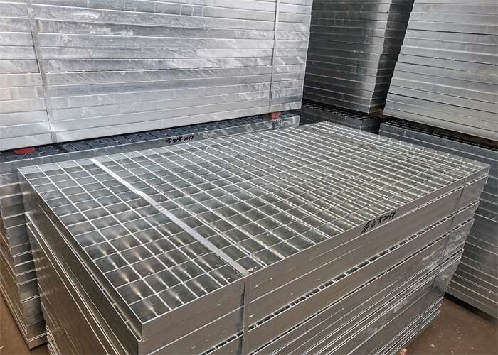 ISO9001 Silver Color Steel Driveway Grates Grating Untuk Jalan Flyover